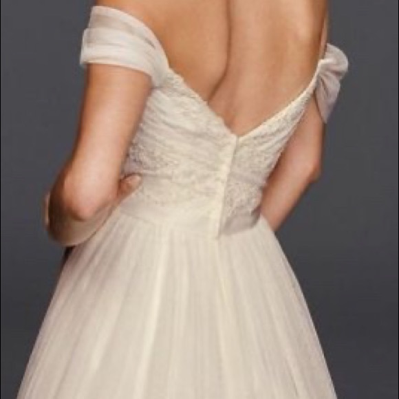 Swag sleeve David’s Bridal Wedding Dress - Picture 2 of 4